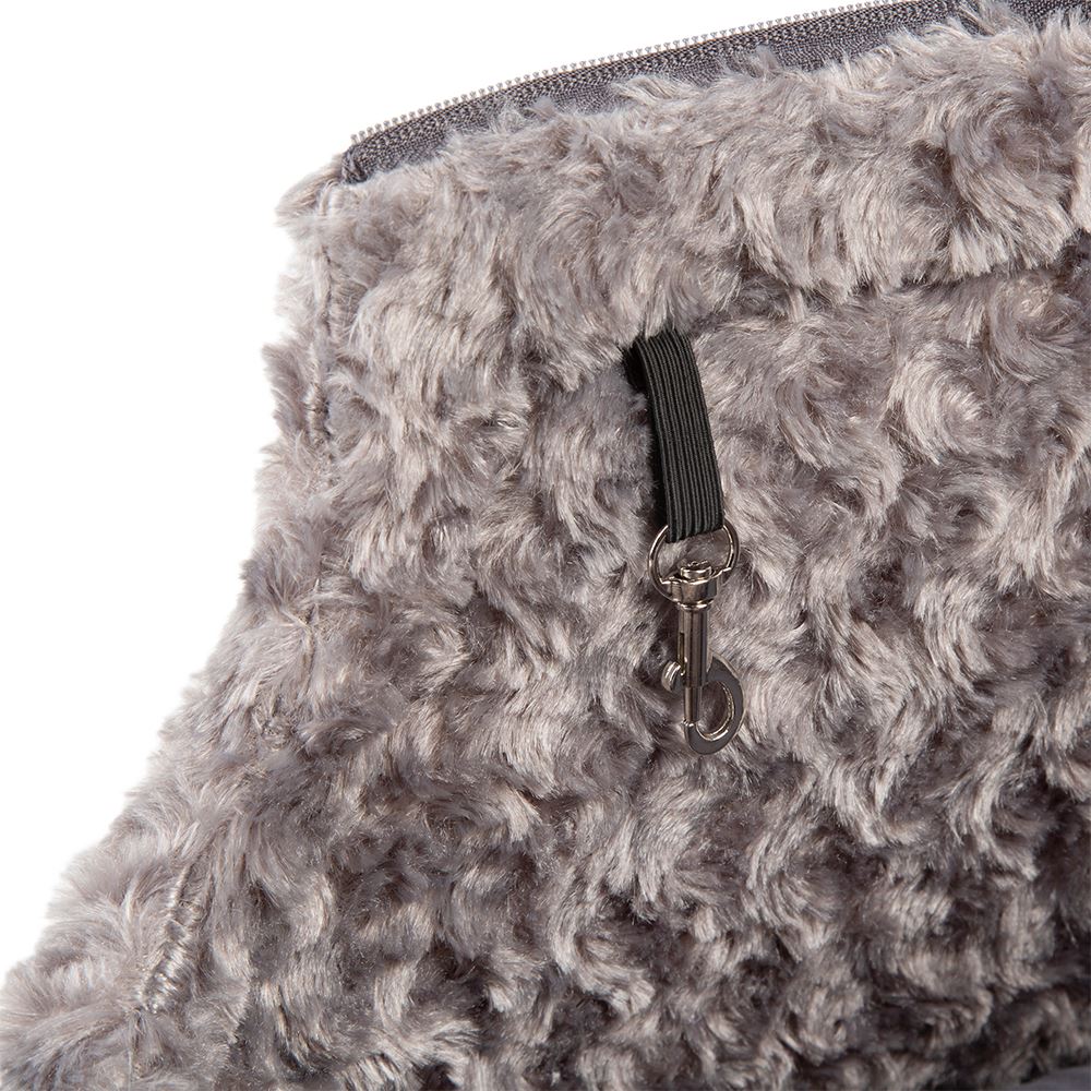 Soft plush lining of Wilton Pet Carrier with clip for the dog collar - Grey Dog Carrier by Scruffs®